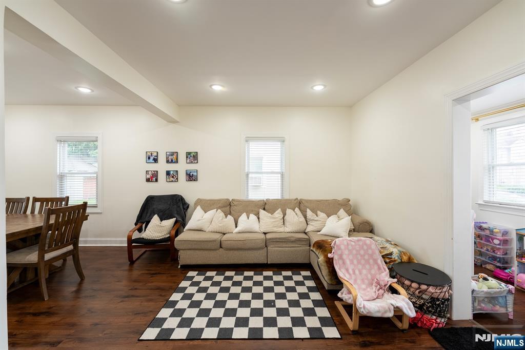 340 Simons Avenue - Photo 5