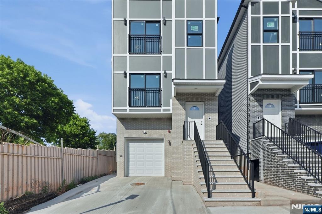 339 Court Street - Photo 2