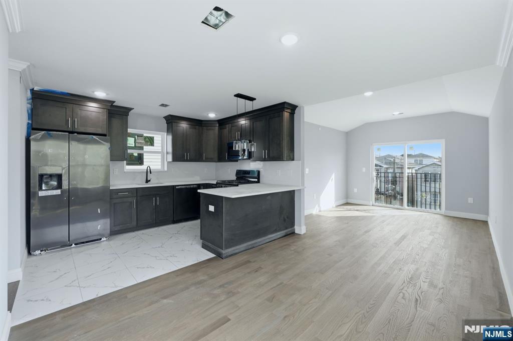 339 Court Street - Photo 4