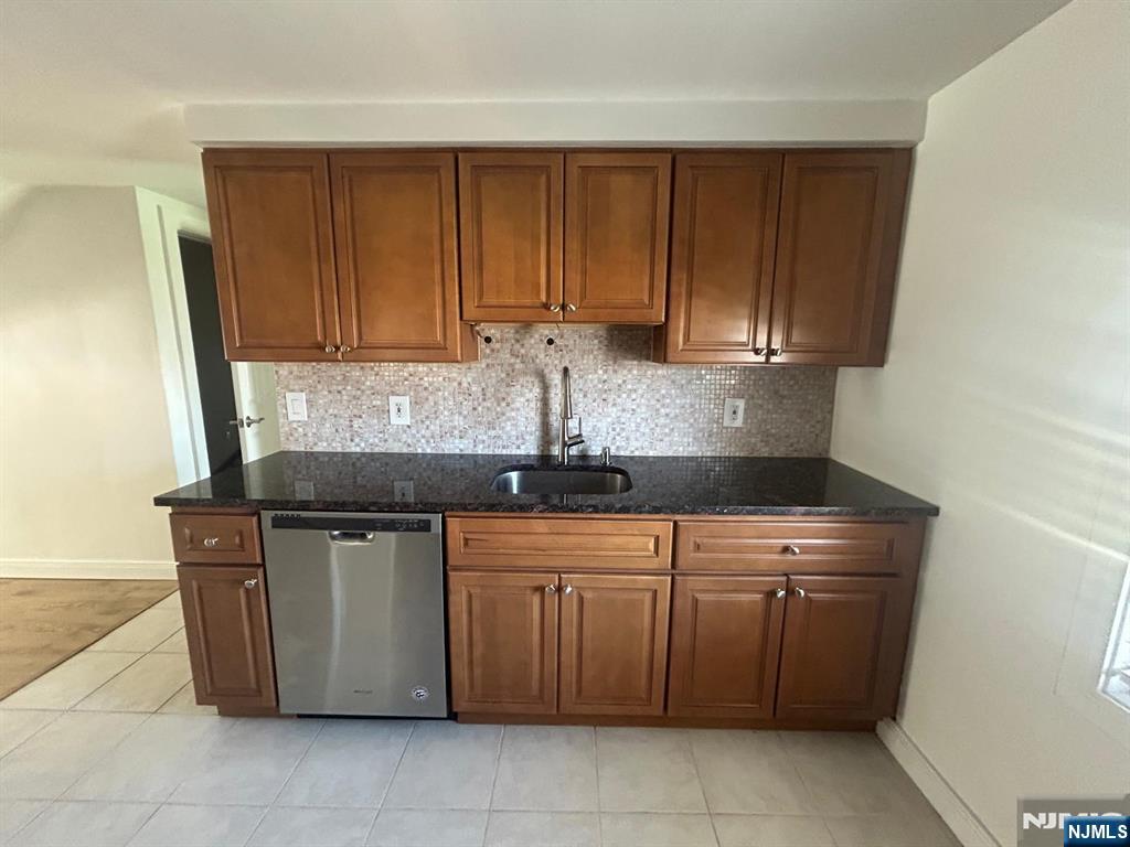 39 Lawrence Avenue 2 - Photo 2