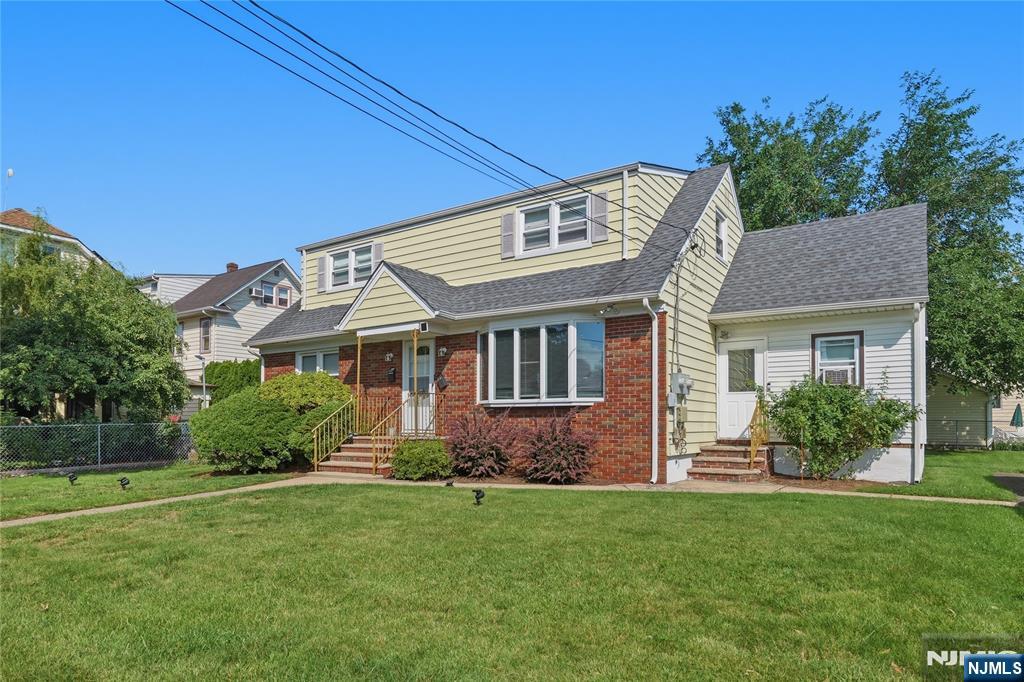 55 Marconi Street 2 - Photo 2