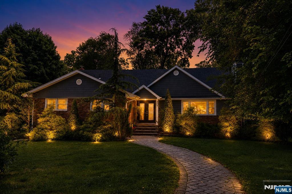 375 Queens Court - Photo 1
