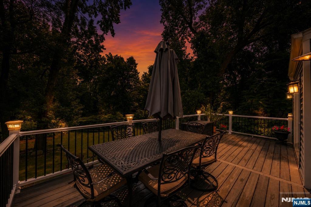 375 Queens Court - Photo 3