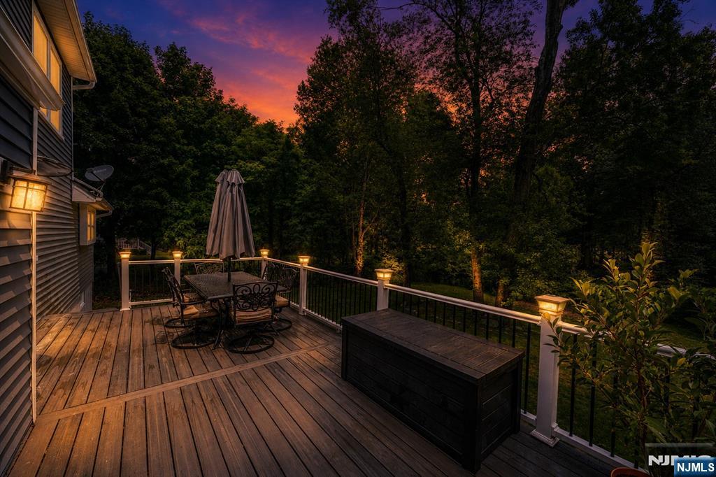 375 Queens Court - Photo 4