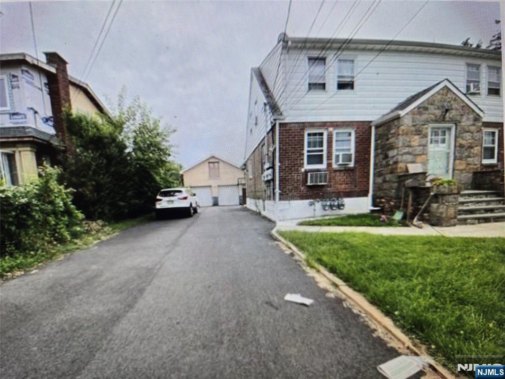 230 Martha Avenue - Photo 2