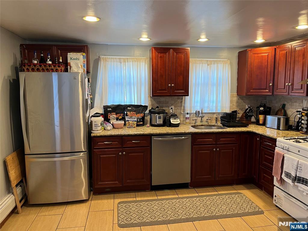 230 Martha Avenue - Photo 4