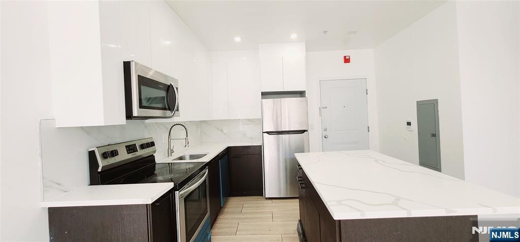 30 Howe Avenue - Photo 2