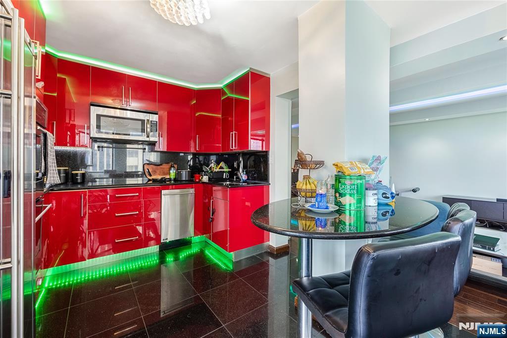 300 Winston Drive 517 - Photo 3