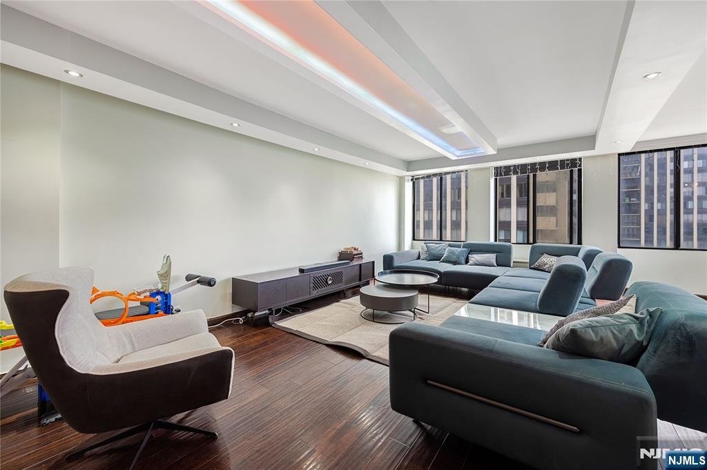 300 Winston Drive 517 - Photo 4