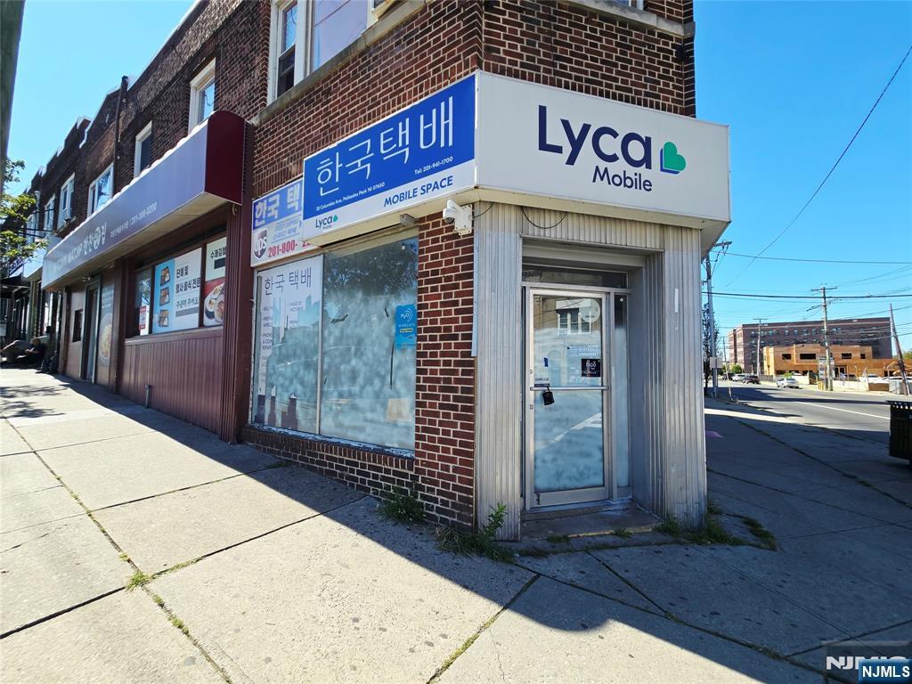 2 E Columbia - Photo 1