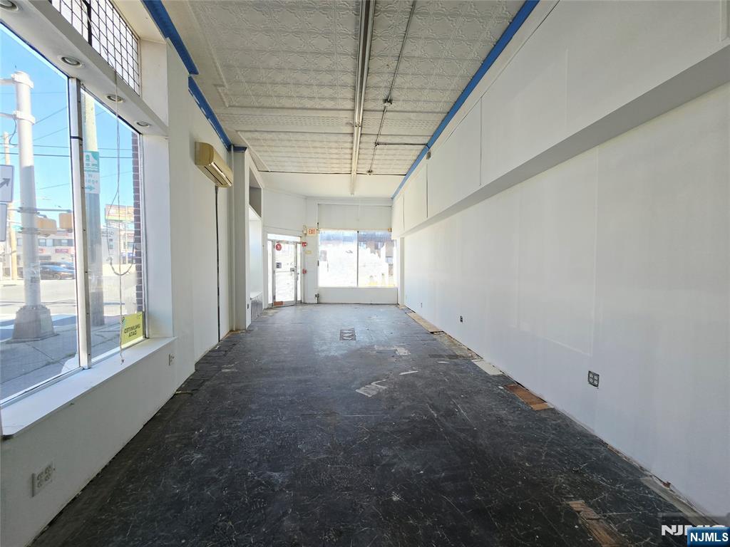 2 E Columbia - Photo 4