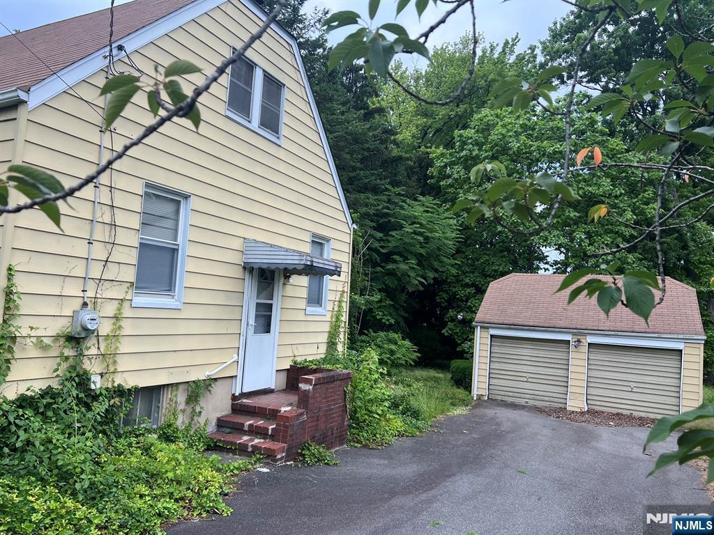 865 Spring Valley Road - Photo 2