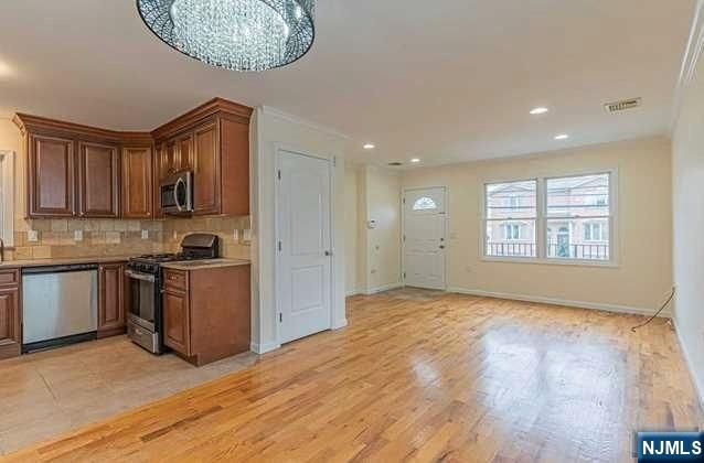 453 Park Avenue 1 - Photo 2