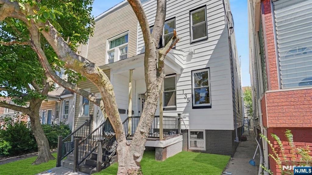 135 Bergen Avenue - Photo 1