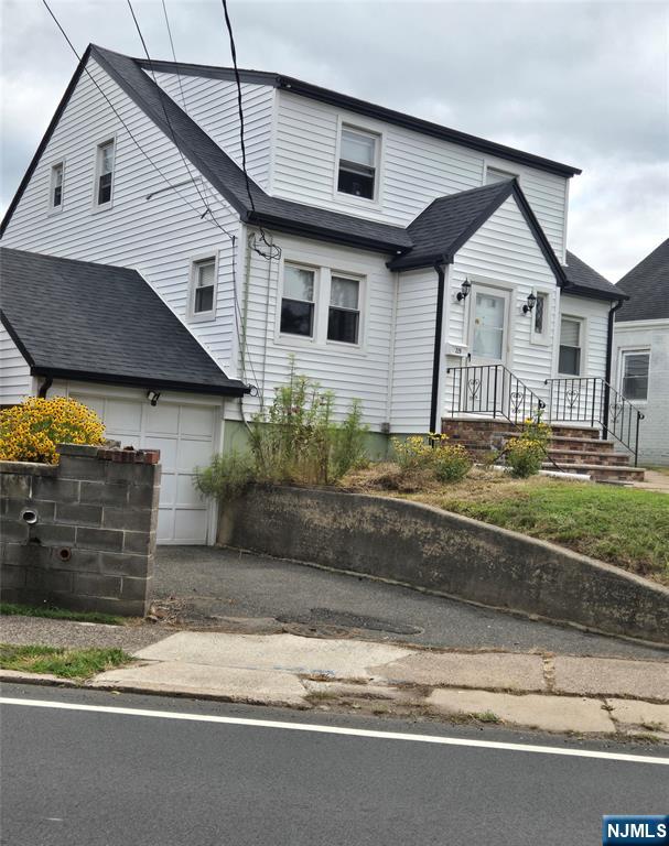 229 River Dr, Elmwood Park, NJ 07407