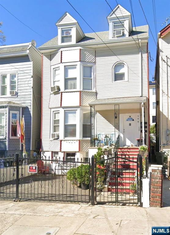 408 Summer Avenue - Photo 1