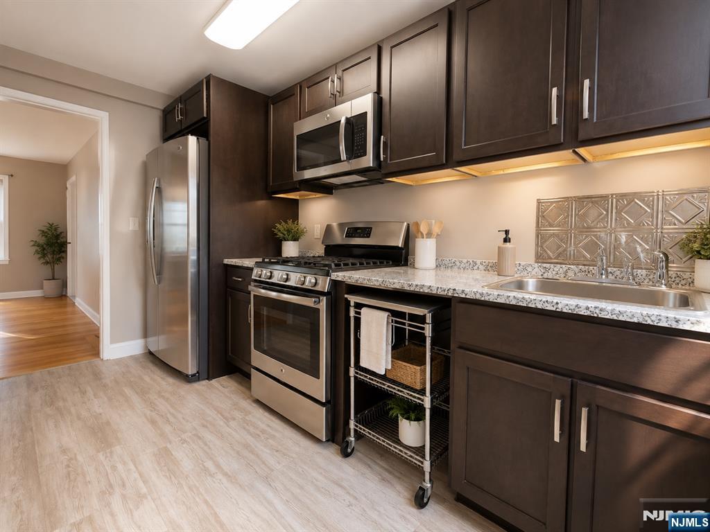 476 Heath Place 28 - Photo 2