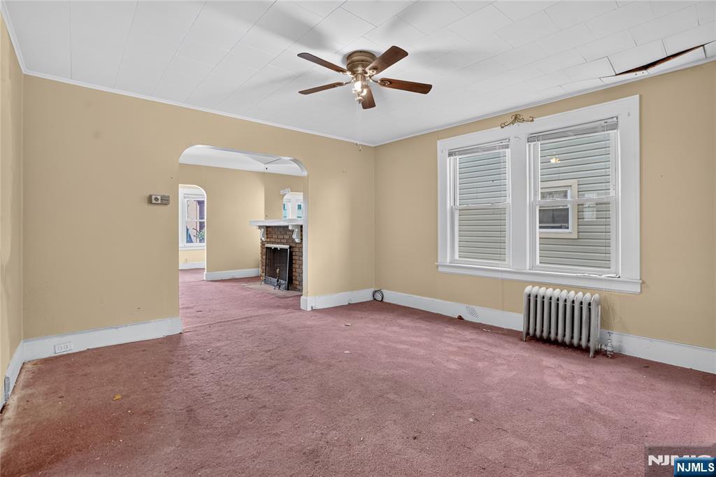 292 Maple Avenue - Photo 2