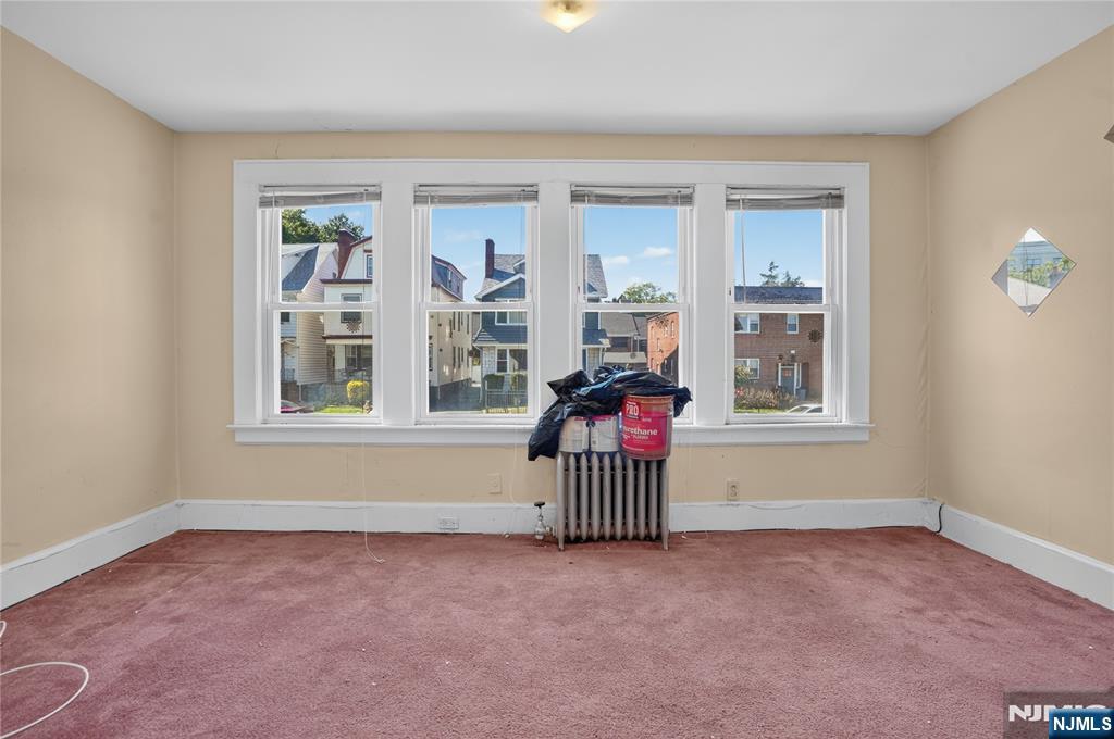 292 Maple Avenue - Photo 5