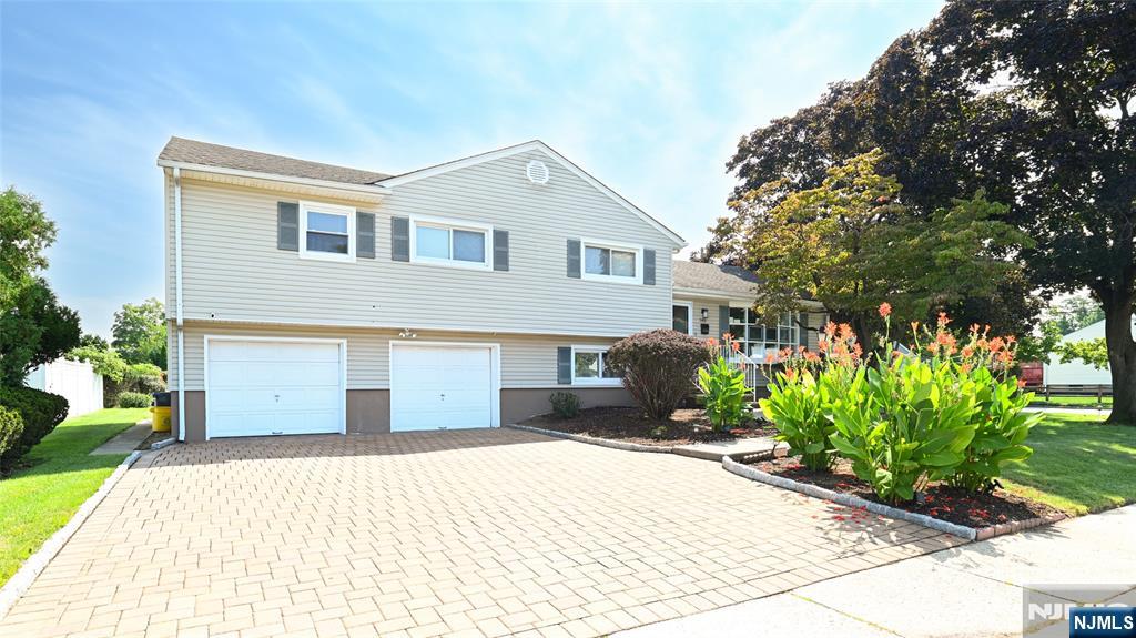 145 Sutton Place - Photo 2