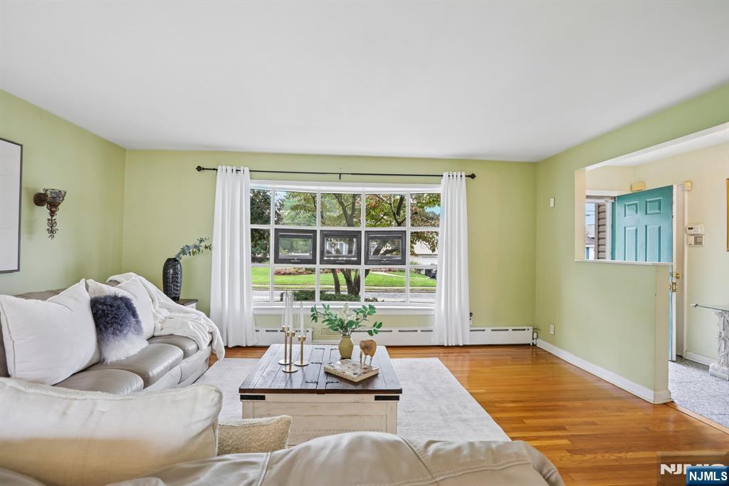 145 Sutton Place - Photo 4