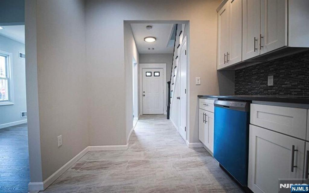 81 Dewey Street - Photo 3