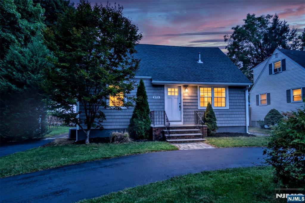 475 Goffle Rd, Wyckoff, NJ 07481