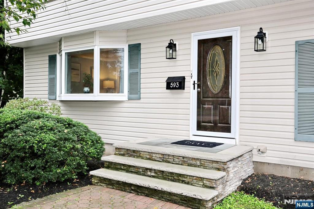 593 Westwood Ave, River Vale, NJ 07675