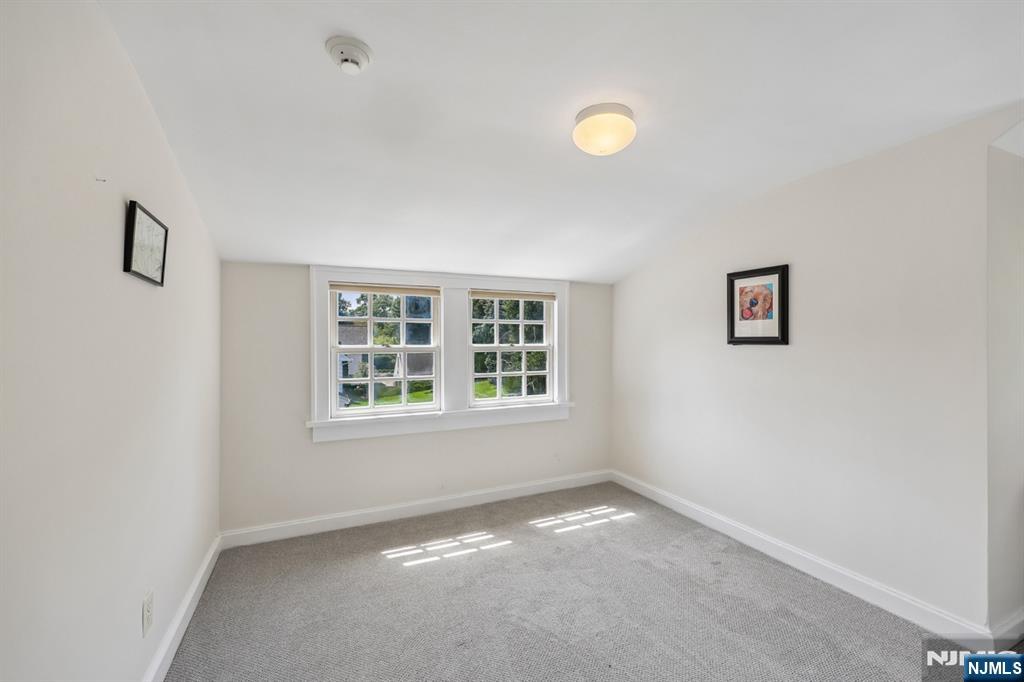 402 Mountain Avenue — photo 23