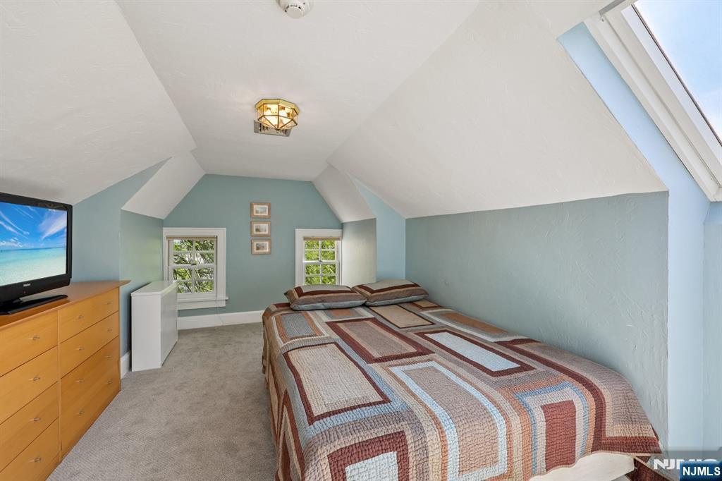 402 Mountain Avenue — photo 25