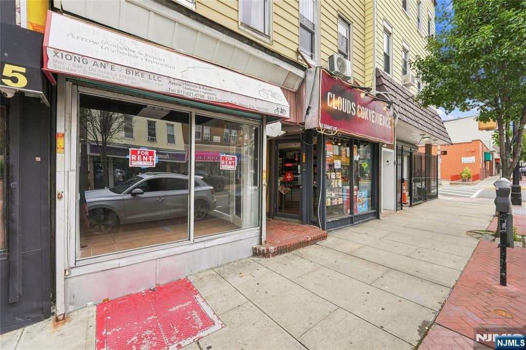 913 Summit Avenue - Photo 3