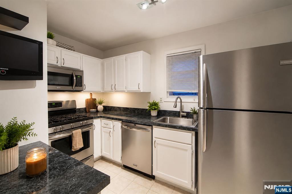 2 Cottage Place 4 - Photo 4