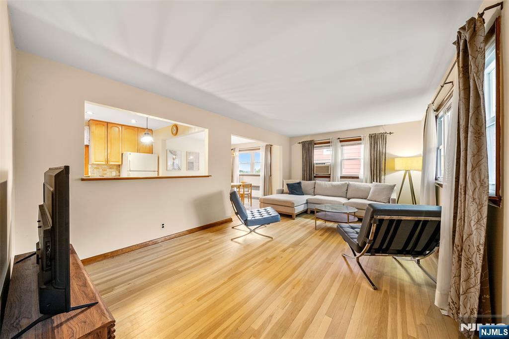 639 6th Street - Photo 3