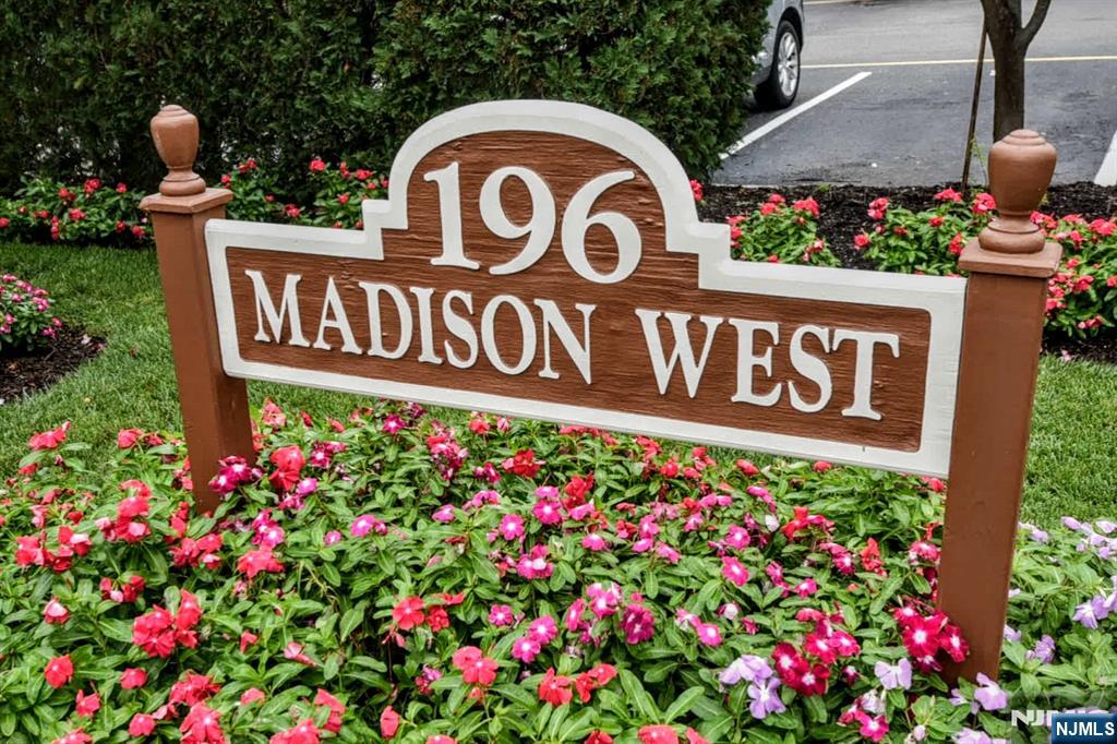 196 W Madison Avenue 7B - Photo 2