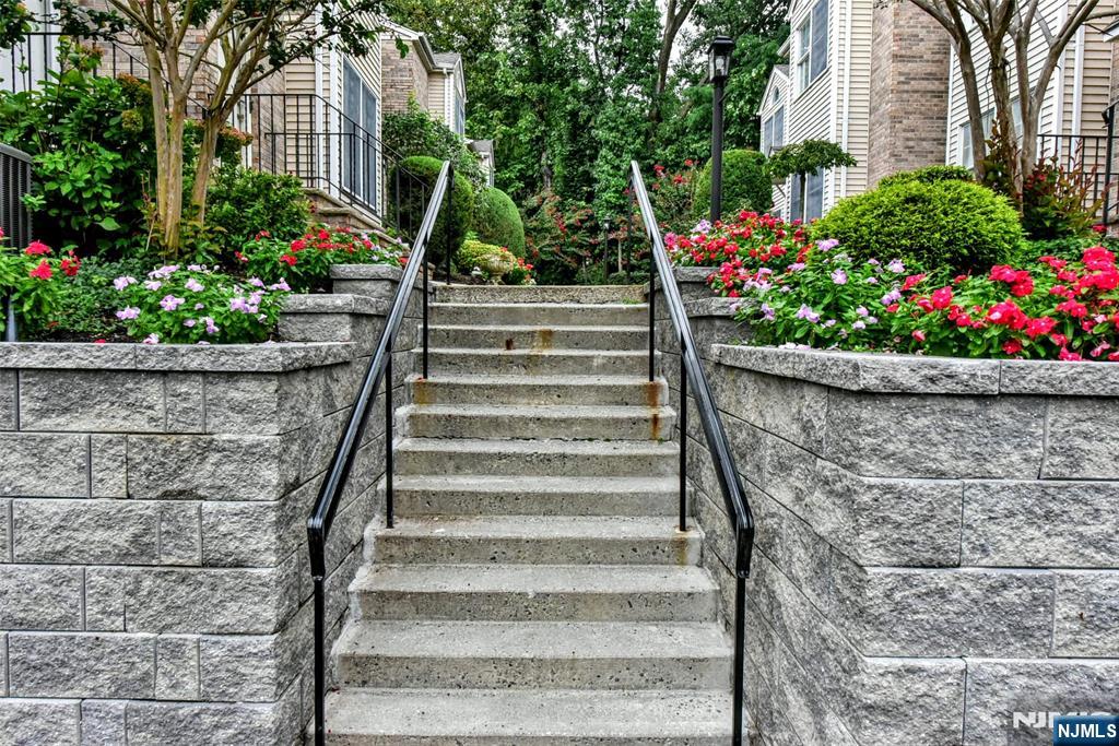 196 W Madison Avenue 7B - Photo 4