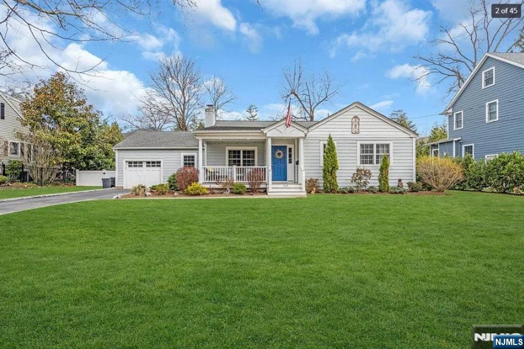 709 Albert Place - Photo 1