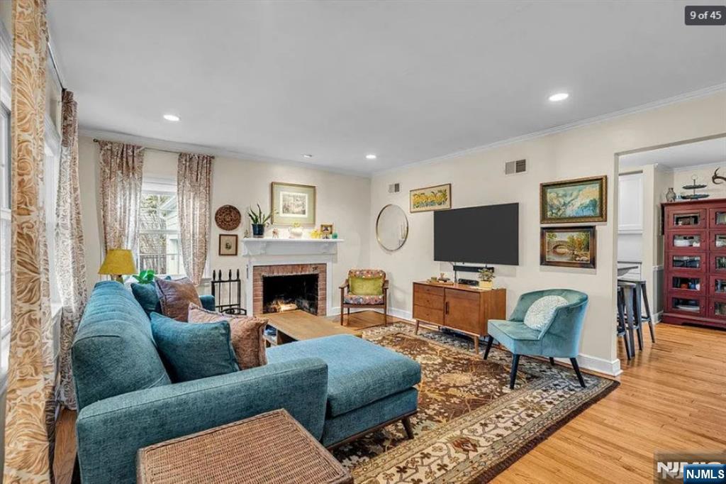 709 Albert Place - Photo 3