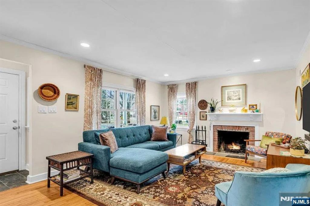 709 Albert Place - Photo 4