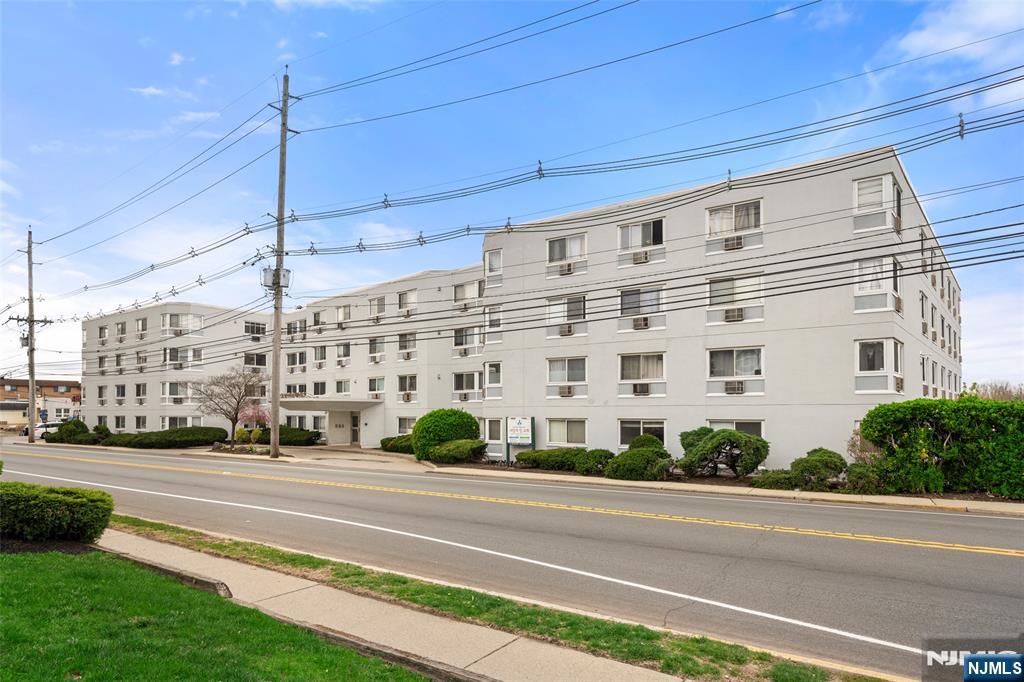 333 Grand Avenue 2M - Photo 1