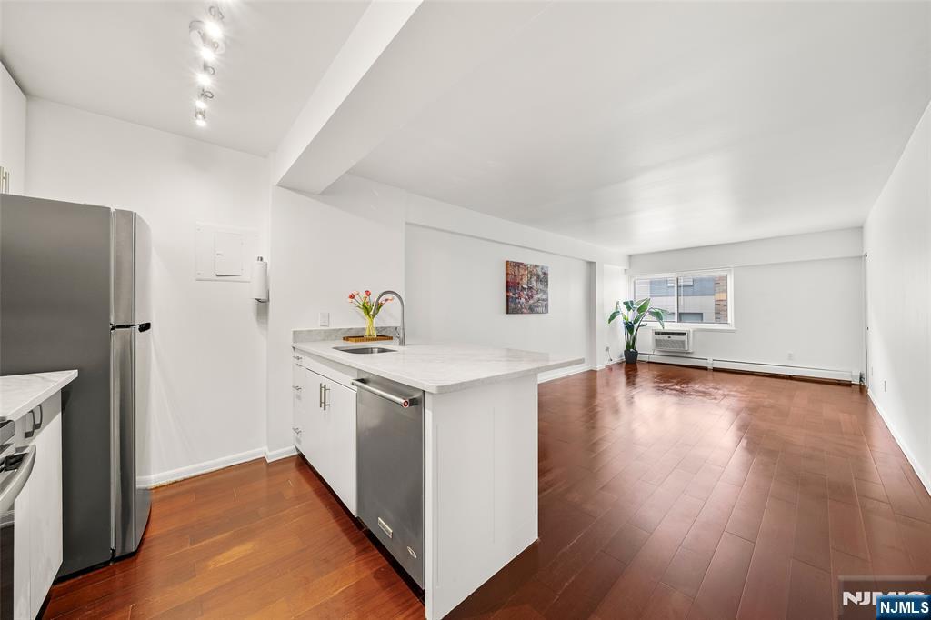 333 Grand Avenue 2M - Photo 3