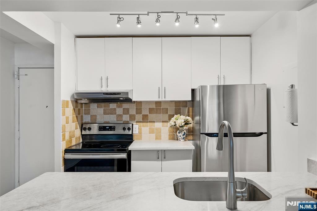 333 Grand Avenue 2M - Photo 5
