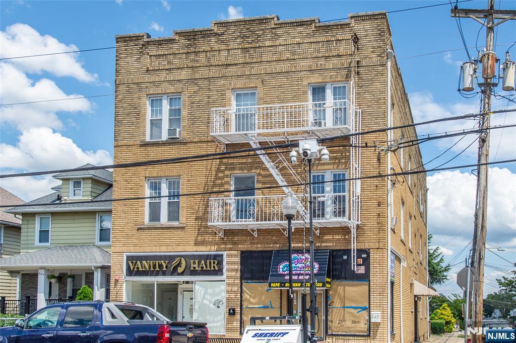 247 Lakeview Avenue - Photo 1