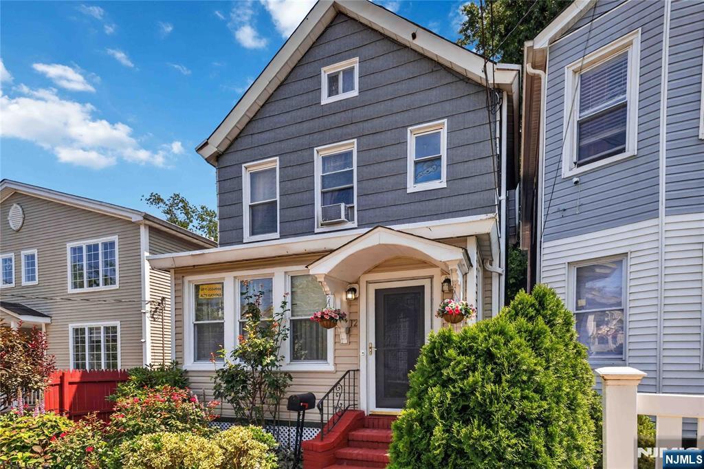 12 Maple St, Garfield, NJ 07026