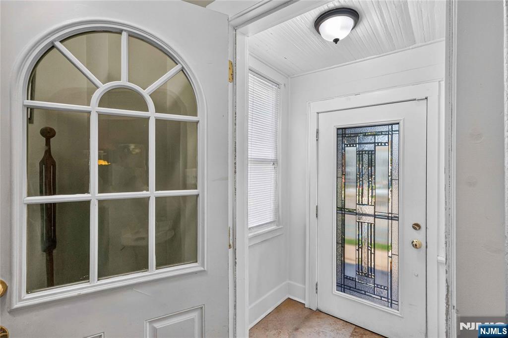 12 Maple St, Garfield, NJ 07026