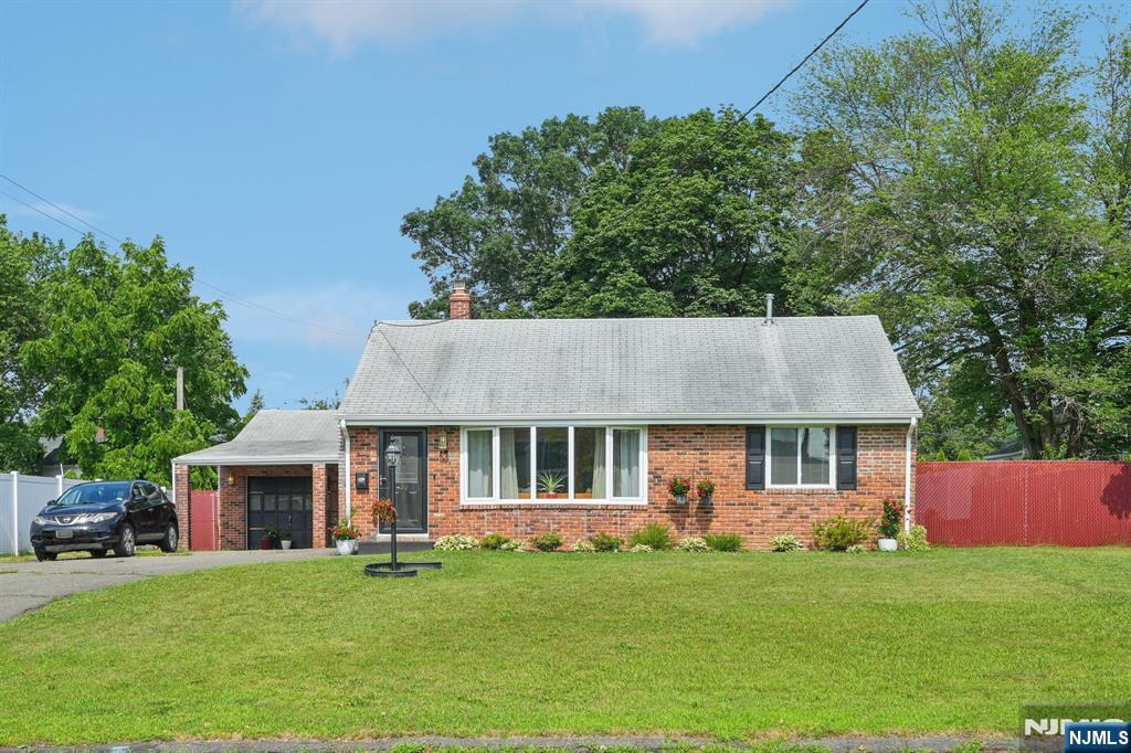 20 Leonard Terrace - Photo 1