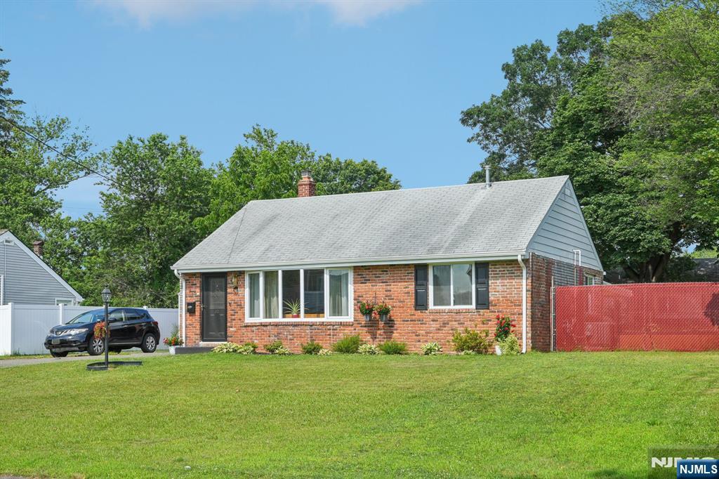20 Leonard Terrace - Photo 2