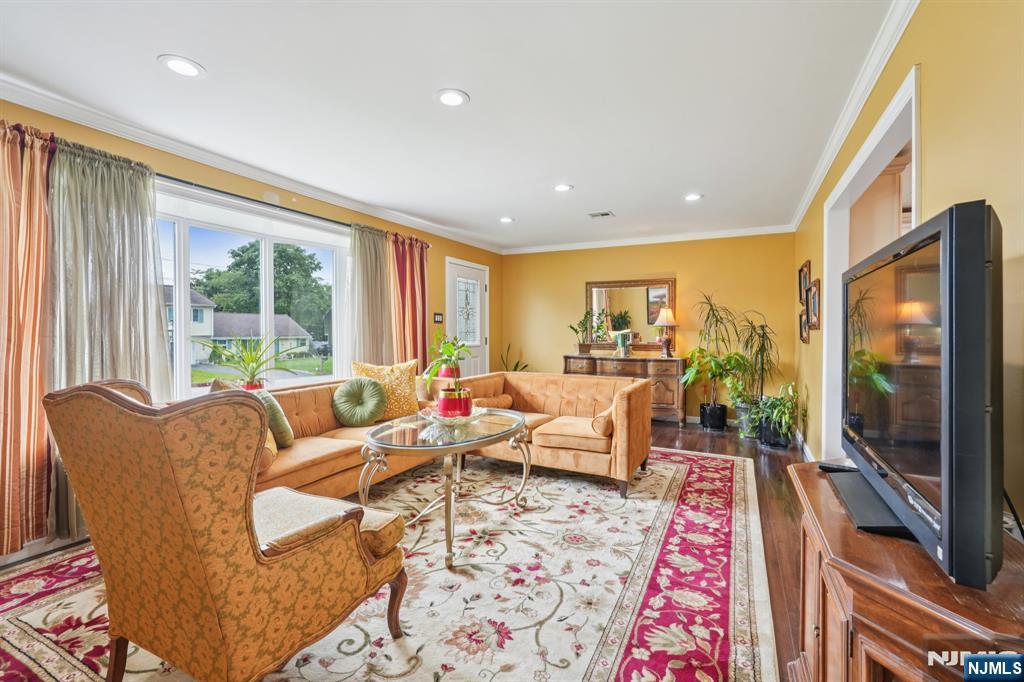20 Leonard Terrace - Photo 3