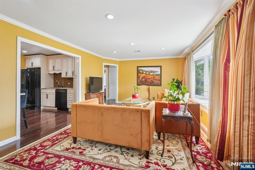 20 Leonard Terrace - Photo 5