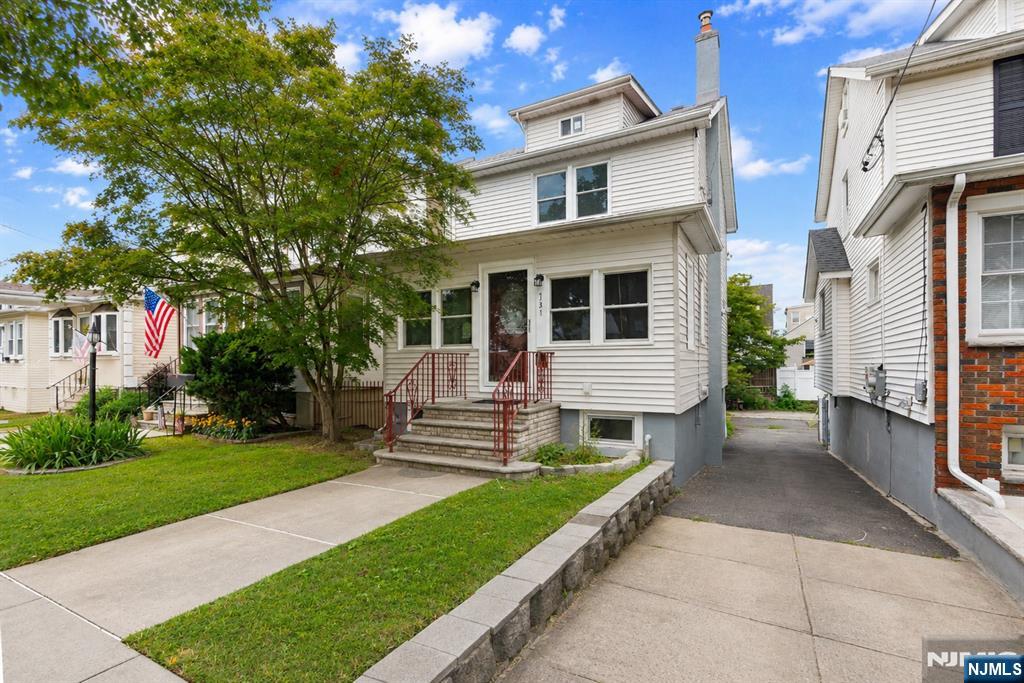 731 Humboldt Street - Photo 2