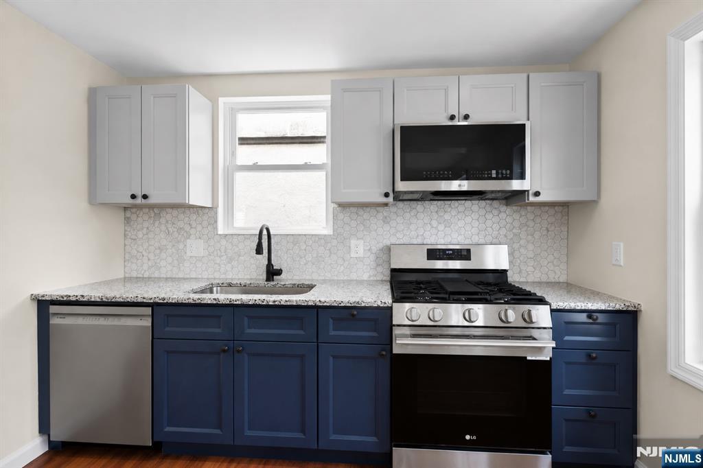 731 Humboldt Street - Photo 3